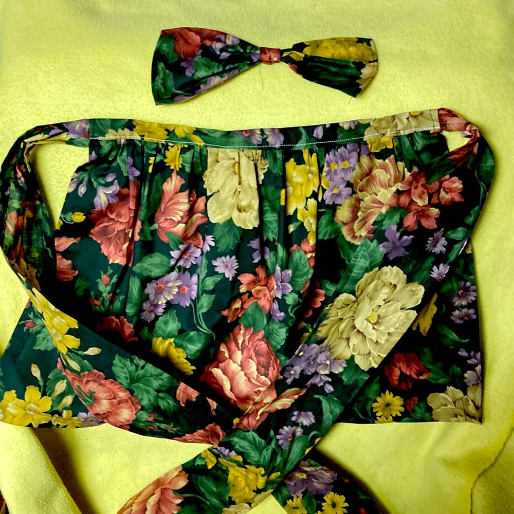 Kids apron and matching bow